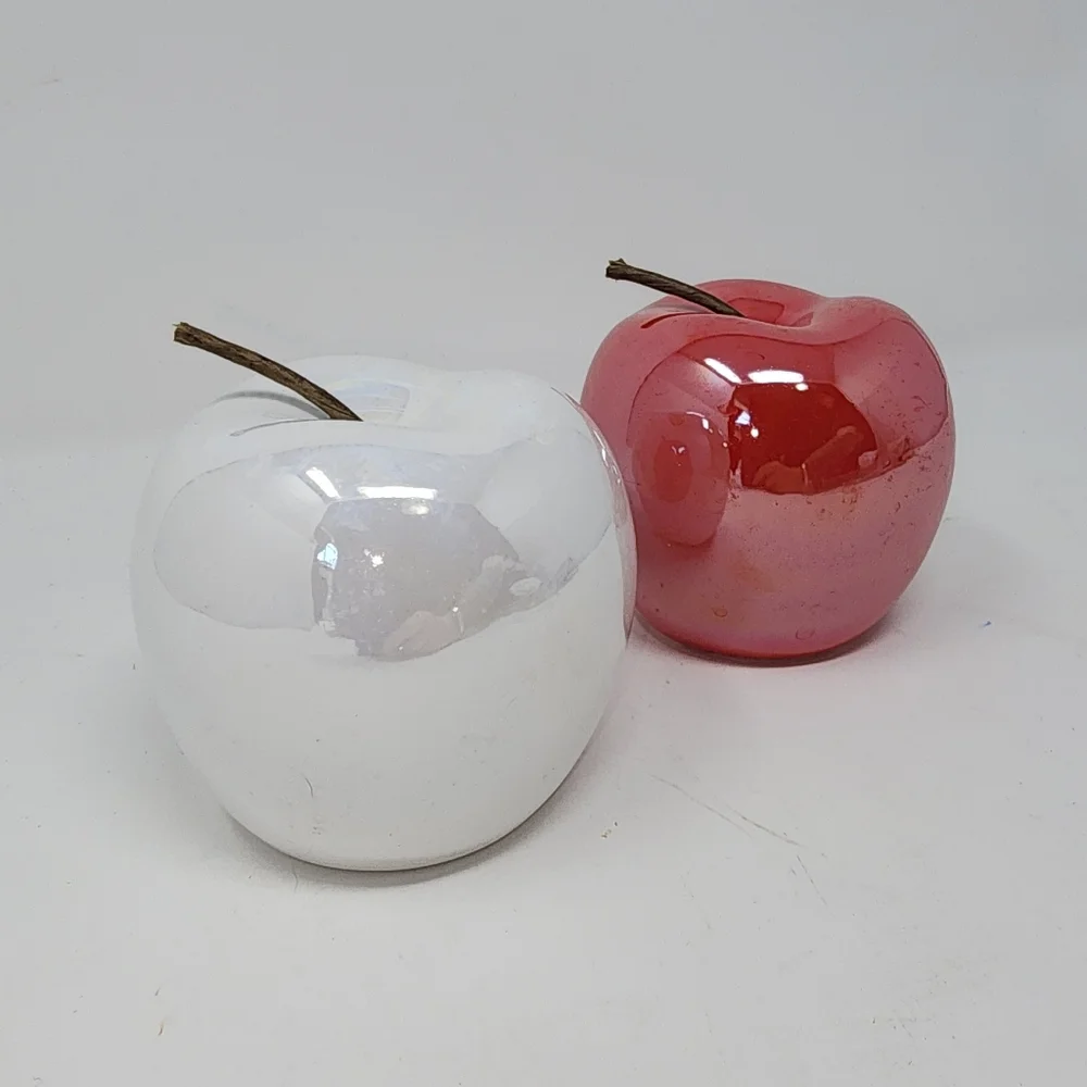 Porcelain‎ irridescent apples